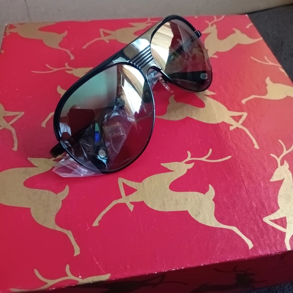 Michael Kors  Borden Pilot Sun Shades - Picture 16 of 16